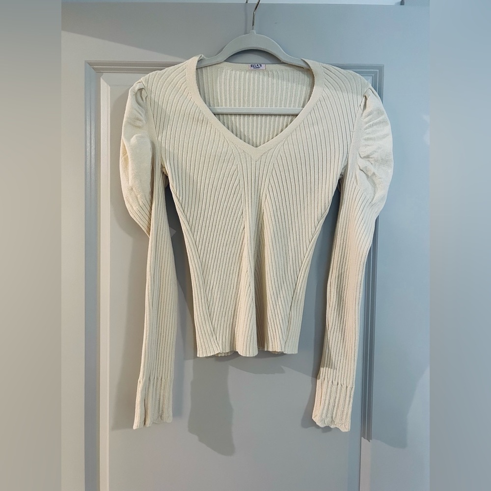 V-Neck Puff Shoulder Top in Cream White M